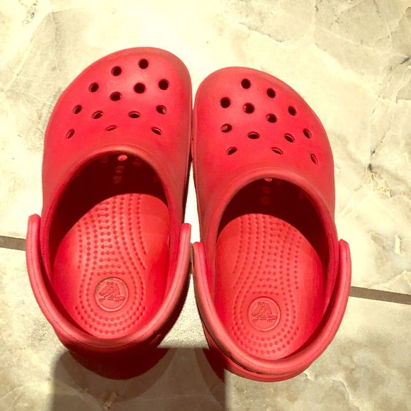 crocs red colour